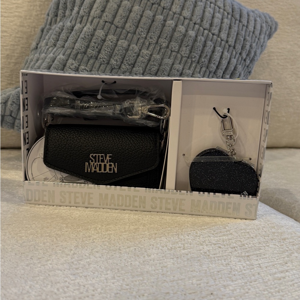 Steve Madden Black Bag and Keychain Set